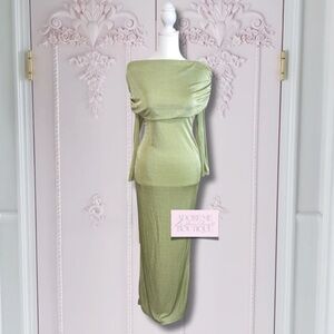 gorgeous off the shoulder maxi dress ♡︎